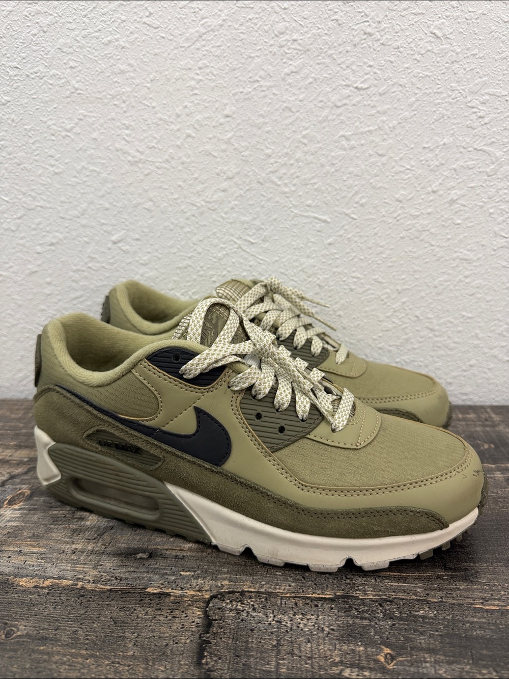 Nike Men’s Olive Green & Black Air Max 90 Sneakers